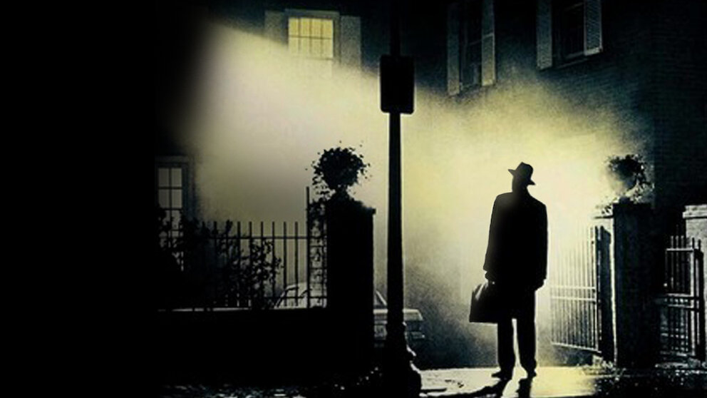 The-Exorcist-(1973)-–-One-of-the-best-supernatural-horror-movies-of-all-time The Exorcist 1973 horror movie poster featuring the father arriving at the house where possesed Regan living